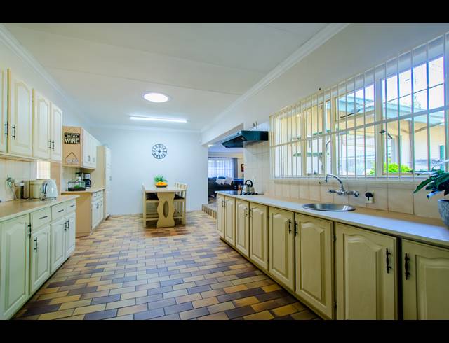 6 BEDROOM FREESTANDING FOR SALE IN WINGATE PARK